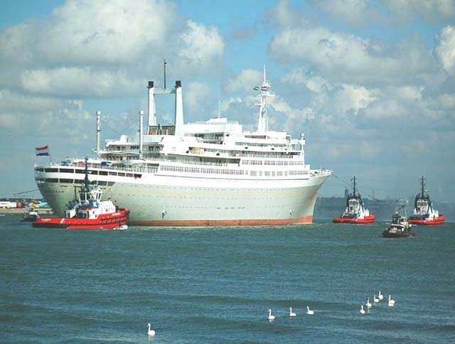 Voormalig cruiseschip ss Rotterdam van de Holland America Line aan de kade in Katendrecht in Rotterdam